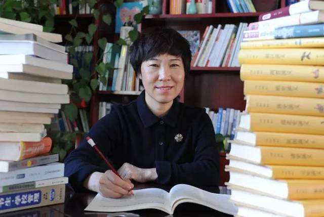 <a href='http://hzzczb.cn/tags/第二完全學(xué)校/' target='_blank'><u>南陽(yáng)市第二完全學(xué)校</u></a>校長(zhǎng)趙環(huán)平