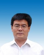 崔世范：高級(jí)教師，國(guó)家級(jí)骨干教師，省優(yōu)秀班