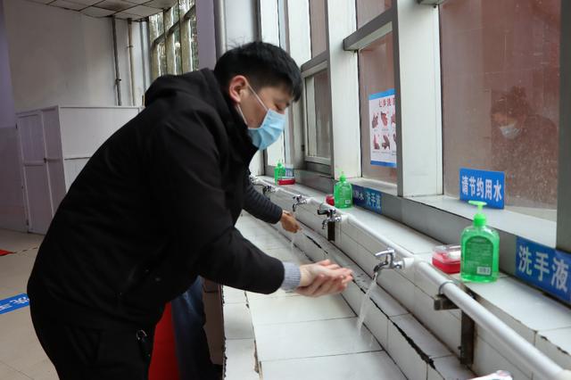 市教育局對南陽一中、南陽五中高三開學(xué)準(zhǔn)備工作開展檢查驗(yàn)收